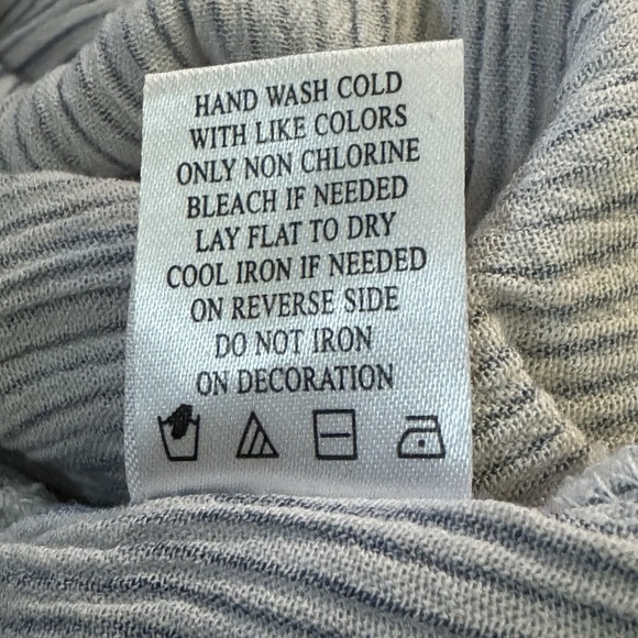 Absolutely Famous Large Top Shirt Gray Striped V Neck Bell 3/4 Sleeve Womens - Picture 3 of 8